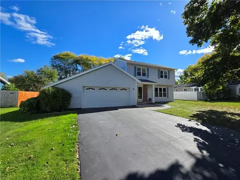 16 Long Park Ln, Greece, NY 14612