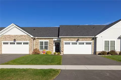 84 Autumn Leaf Trl, Webster, NY 14580