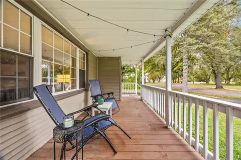 Exterior - 203 Thurlow Ave, Irondequoit, NY 14609 photo 7 of 9