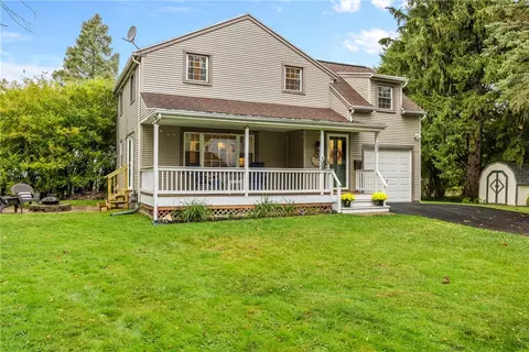 203 Thurlow Ave, Irondequoit, NY 14609