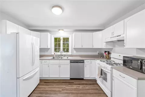 Kitchen - 203 Thurlow Ave, Irondequoit, NY 14609 photo 5 of 6