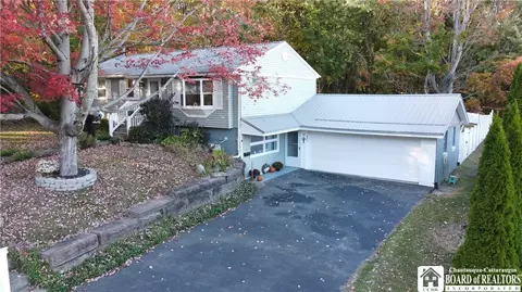 7 Karen Dr, Hanover, NY 14136