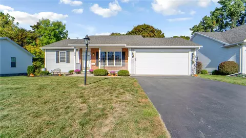 100 Brownstone Ln, Greece, NY 14615