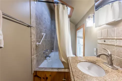Bath - 50 Oberlin St, Irondequoit, NY 14622 photo 2 of 2