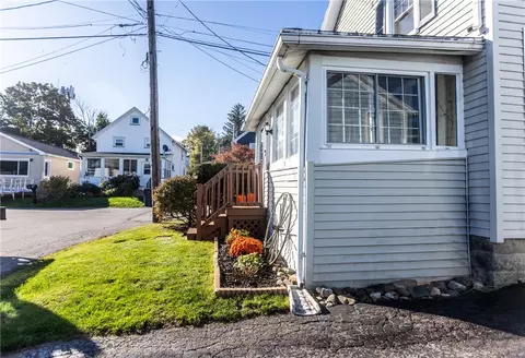 Exterior - 50 Oberlin St, Irondequoit, NY 14622 photo 5 of 11