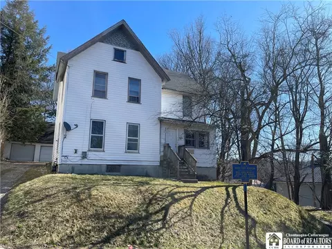 16 Bowen St, Jamestown, NY 14701