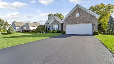 3226 Spragbrook Cir, Macedon, NY 14502