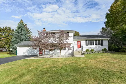 1068 Larkston Dr, Webster, NY 14580