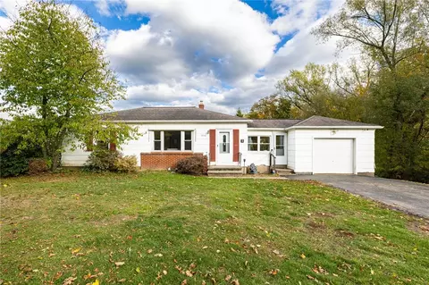 1056 Flynn Rd, Greece, NY 14612