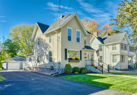 79 South Ave, Webster, NY 14580