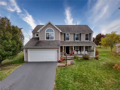 19 Warbler Ln, West Henrietta, NY 14586