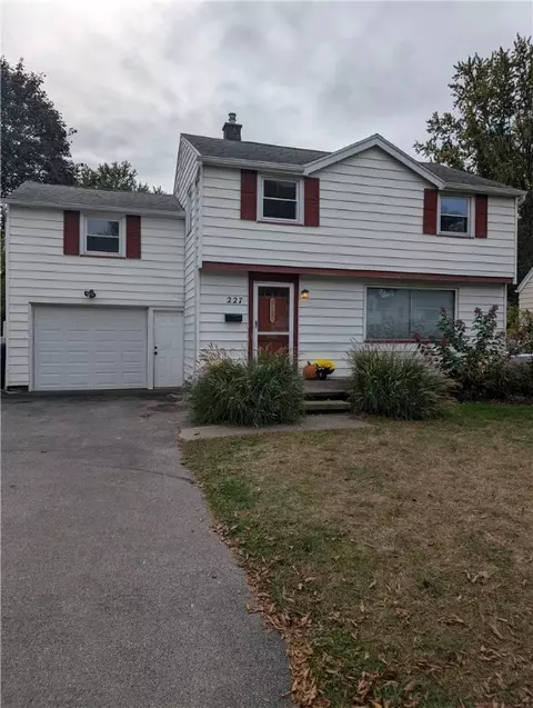 227 Coolidge Rd, Irondequoit, NY 14622
