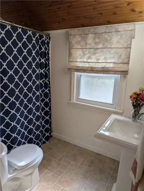 Bath - 227 Coolidge Rd, Irondequoit, NY 14622 photo 3 of 3