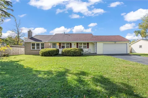 31 Blue Grass Ln, Greece, NY 14626