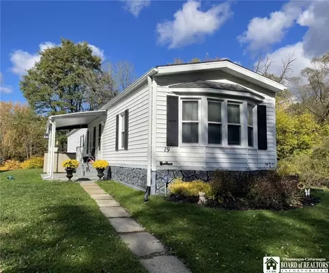 19 Monticello Ct, Busti, NY 14750