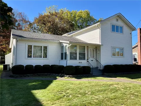 1012 Elm St, Shelby, NY 14103