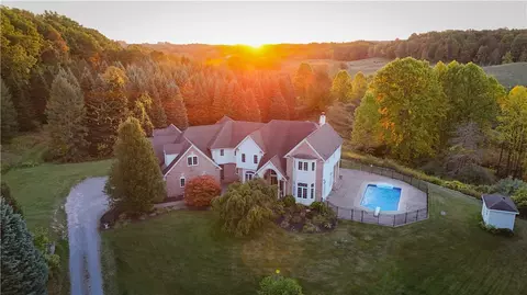 7592 North Rd, Victor, NY 14564