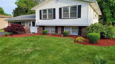 63 Rocmar Dr, Greece, NY 14626