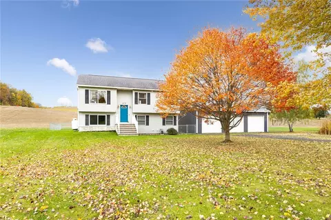 4876 Farnsworth Rd, Marion, NY 14505