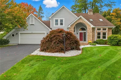 6 Little Acorn Cir, Perinton, NY 14534
