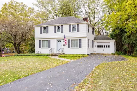 10 Peachtree Rd, Penfield, NY 14526