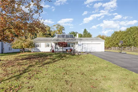 2027 Paddy Ln, Ontario, NY 14519
