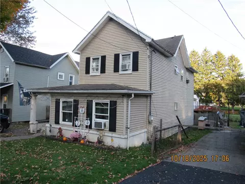 Exterior - 149 Geneva St, Lyons, NY 14489 photo 2 of 4