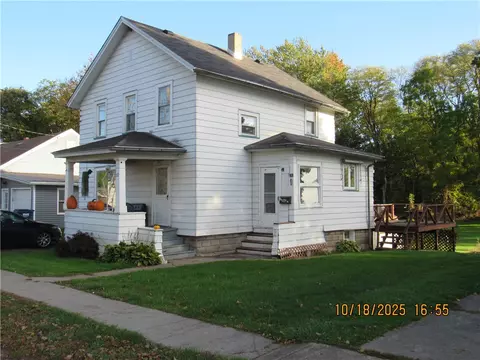 52 Montezuma St, Lyons, NY 14489