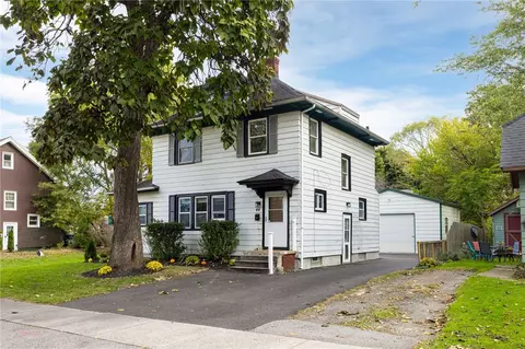 44 Beach Ter, Irondequoit, NY 14617