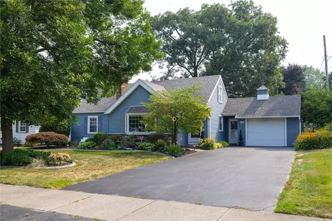 18 Glenbrook Rd, Greece, NY 14616