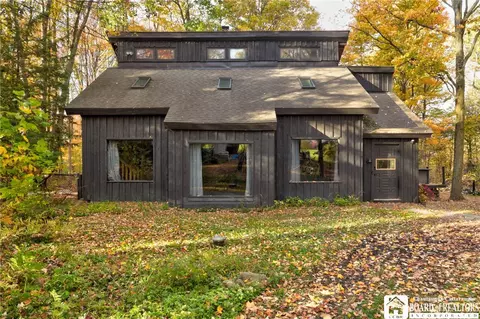 3381 Kickbush Gulf, Eden, NY 14057
