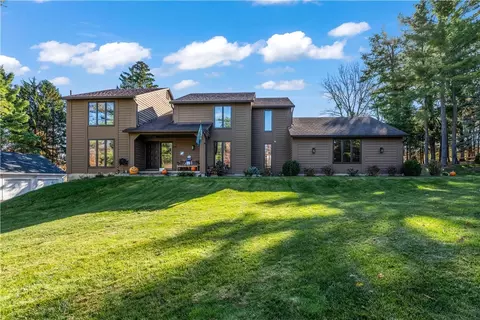 26 Wood Stone Rise Rise, Pittsford, NY 14534