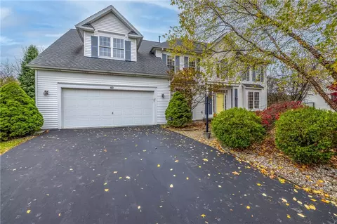 40 Barclay Square Dr, Rochester, NY 14618