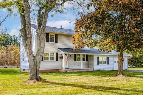 79 Crestview Dr, Sweden, NY 14420