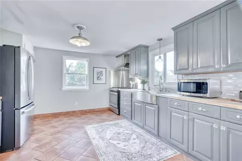 Kitchen - 53 Bennett Ave, Irondequoit, NY 14609 photo 3 of 4
