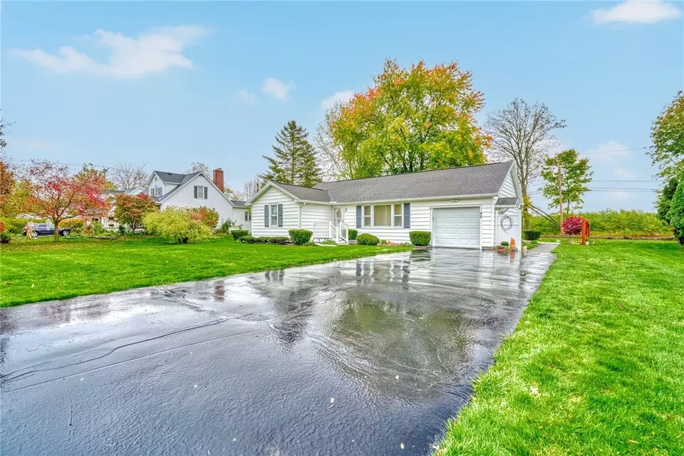 Exterior - 45 Meadowbrook Dr, Albion, NY 14411 photo 2 of 8