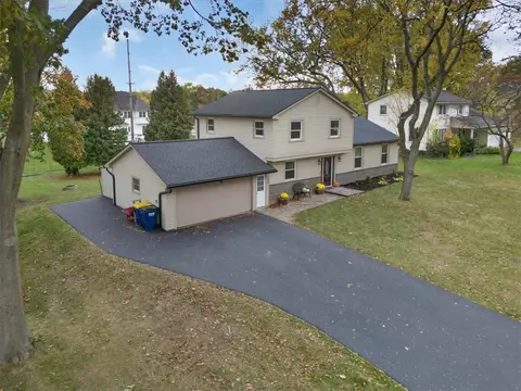 749 Mont Vista Ln, Webster, NY 14580
