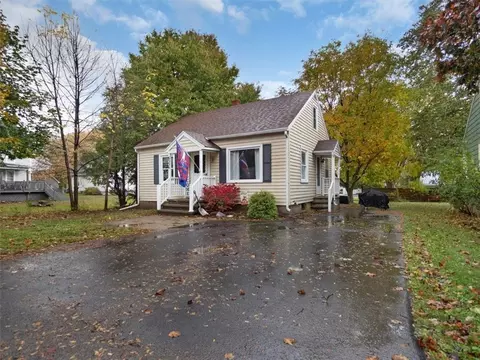 6356 Pearl St, Williamson, NY 14589