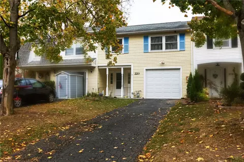 220 Willow Pond, Penfield, NY 14526