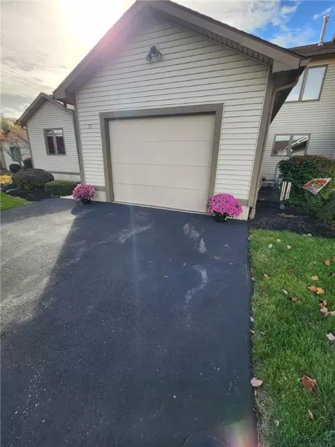 72 Harrier Cir, Rochester, NY 14623