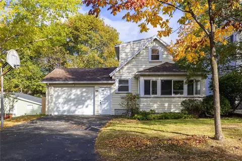 72 Mosley Rd, Greece, NY 14616