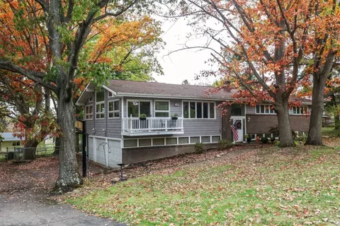 43 Sandys Ln, Horseheads, NY 14845