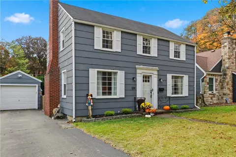129 Montclair Dr, Irondequoit, NY 14617 photo 2