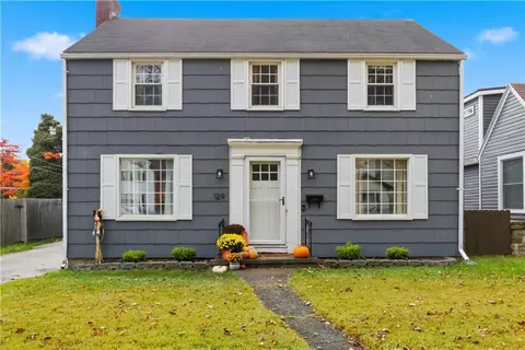 129 Montclair Dr, Irondequoit, NY 14617