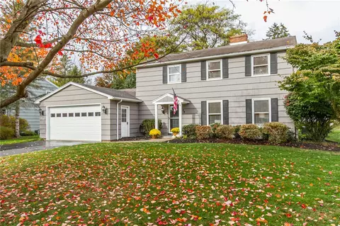29 Rosewood Dr, Pittsford, NY 14534