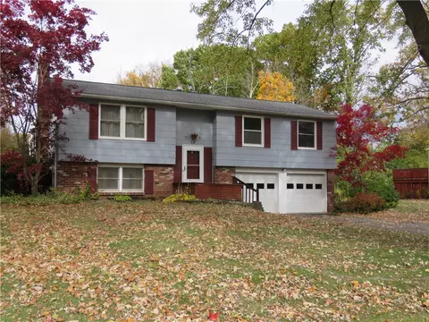 12 Battle Green Dr, Chili, NY 14624