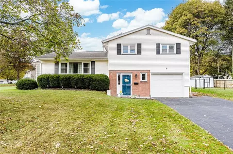 6 Jeanmoor Rd, Greece, NY 14616