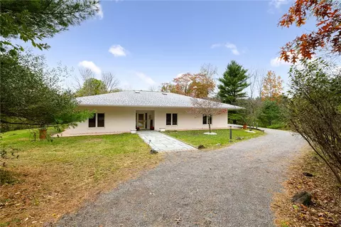 3 Scr Ln, Victor, NY 14564