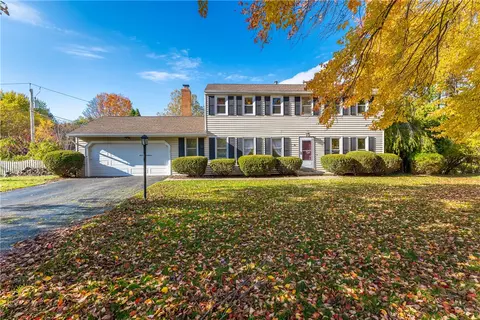10 Buttonwood Cir, Perinton, NY 14450