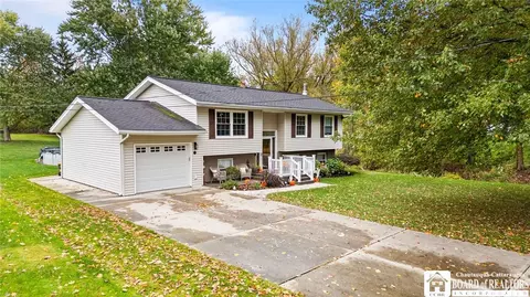 17 Johnson St, Pomfret, NY 14063